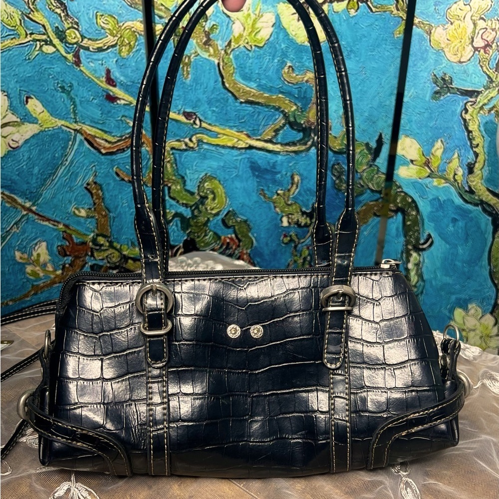 S black, faux crocodile, purse 👜 with longer strap for versatility!